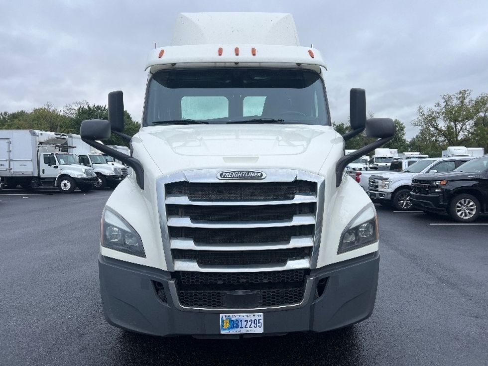 2019 Freightliner Cascadia 116" Day cab photo 2
