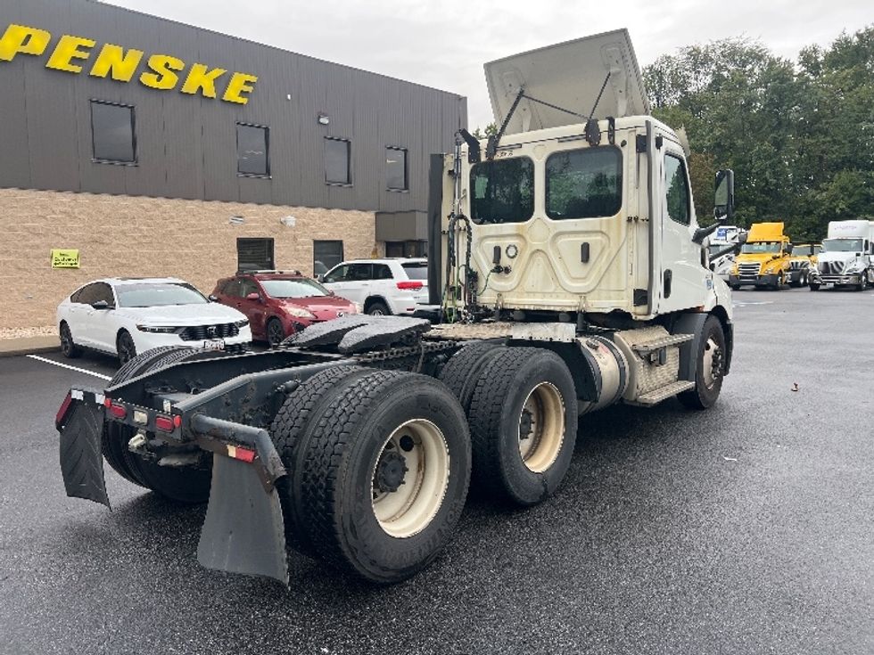 Day Cab Tractor-Heavy Duty Tractors-Freightliner-2019-T11664ST-Belcamp-MD-443,093\n\t\tmiles-$ 34,750 - Image 6