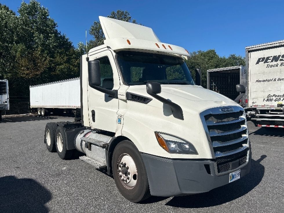 Day Cab Tractor-Heavy Duty Tractors-Freightliner-2019-T11664ST-Belcamp-MD-468,579\n\t\tmiles-$ 35,000 - Image 1