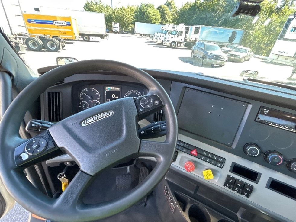 Day Cab Tractor-Heavy Duty Tractors-Freightliner-2019-T11664ST-Belcamp-MD-468,579\n\t\tmiles-$ 35,000 - Image 11