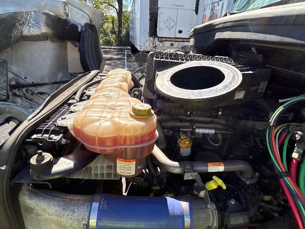 Day Cab Tractor-Heavy Duty Tractors-Freightliner-2019-T11664ST-Belcamp-MD-468,579\n\t\tmiles-$ 35,000 - Image 19