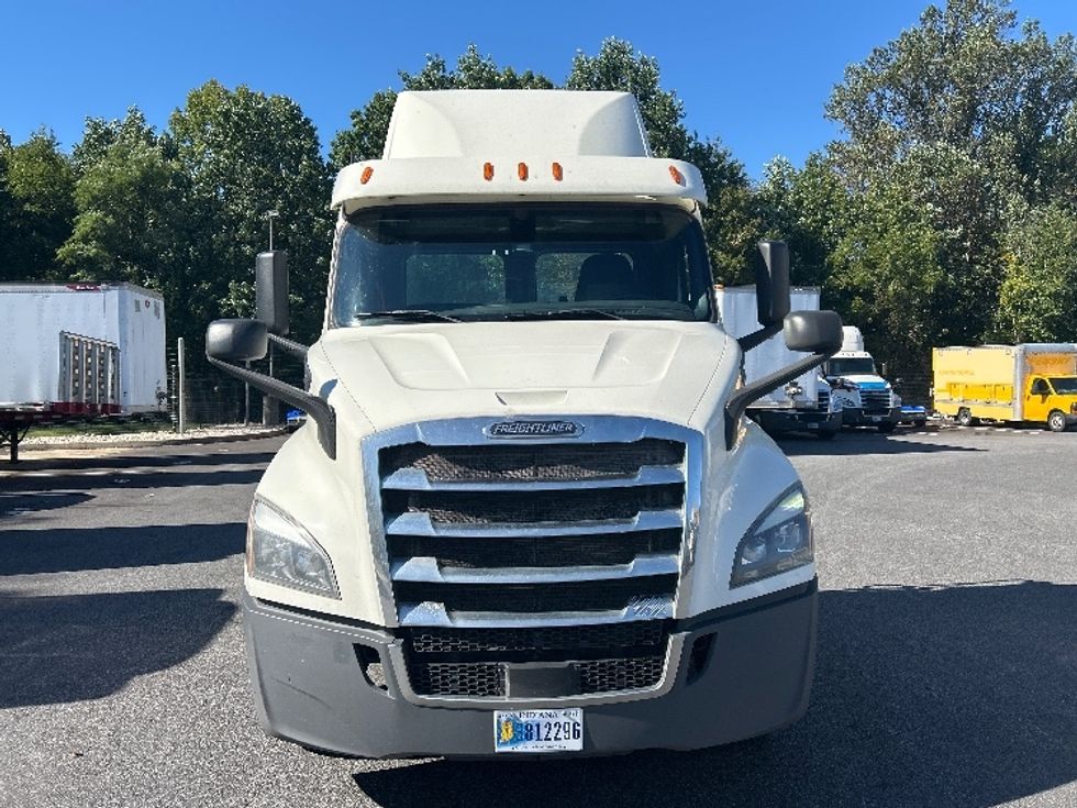 Day Cab Tractor-Heavy Duty Tractors-Freightliner-2019-T11664ST-Belcamp-MD-468,579\n\t\tmiles-$ 35,000 - Image 2