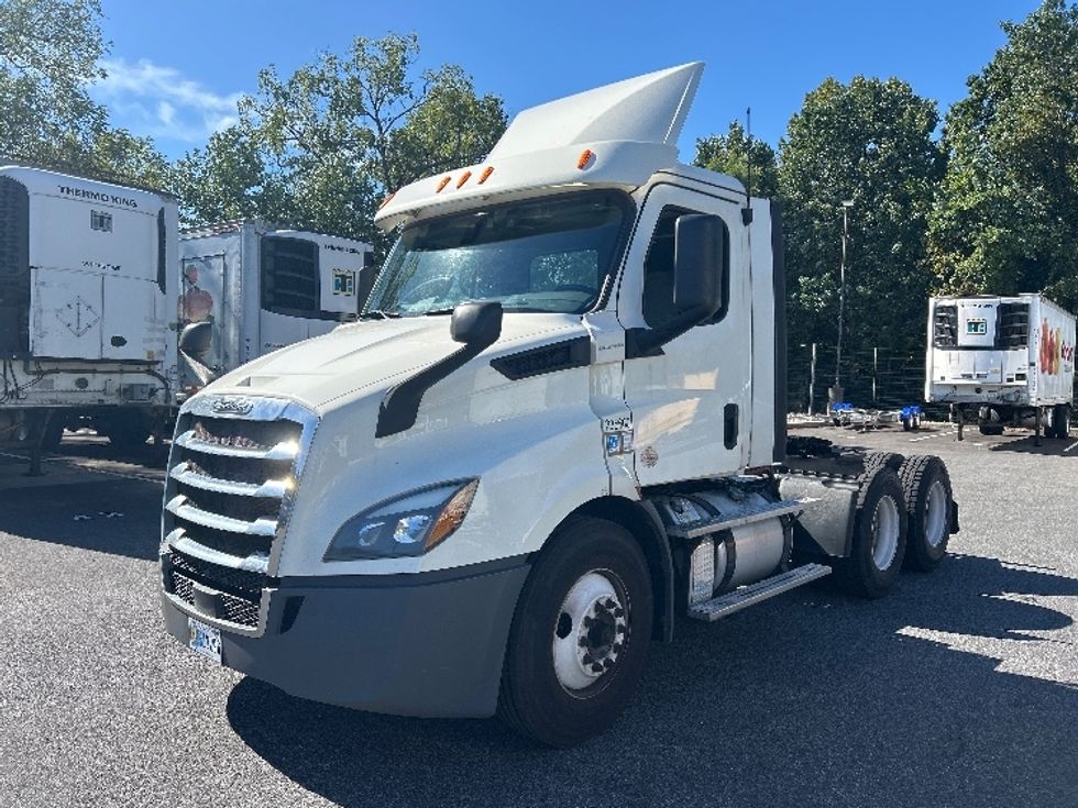 Day Cab Tractor-Heavy Duty Tractors-Freightliner-2019-T11664ST-Belcamp-MD-468,579\n\t\tmiles-$ 35,000 - Image 3