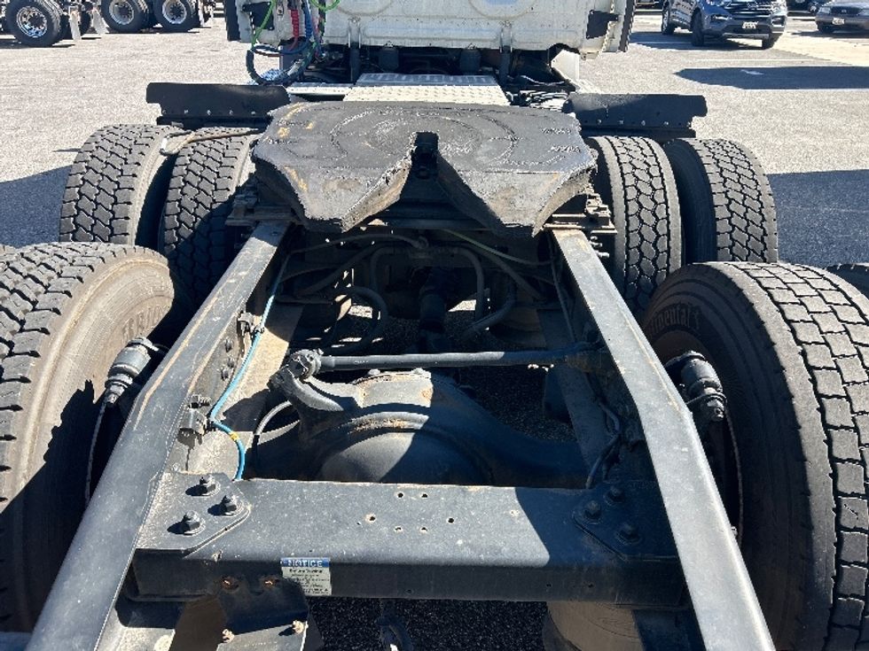 Day Cab Tractor-Heavy Duty Tractors-Freightliner-2019-T11664ST-Belcamp-MD-468,579\n\t\tmiles-$ 35,000 - Image 6