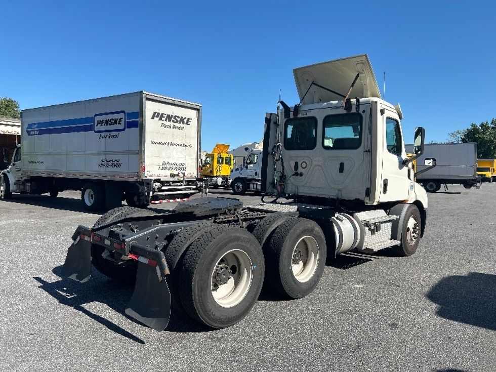 Day Cab Tractor-Heavy Duty Tractors-Freightliner-2019-T11664ST-Belcamp-MD-468,579\n\t\tmiles-$ 35,000 - Image 7