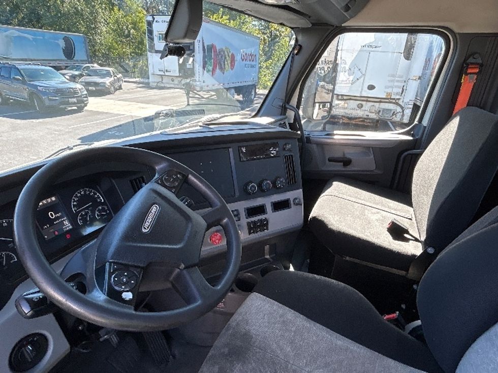 Day Cab Tractor-Heavy Duty Tractors-Freightliner-2019-T11664ST-Belcamp-MD-472,808\n\t\tmiles-$ 32,500 - Image 10