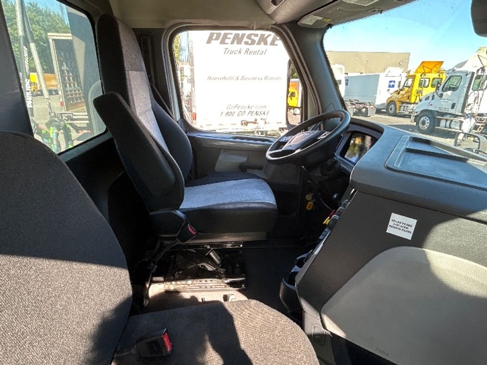 Day Cab Tractor-Heavy Duty Tractors-Freightliner-2019-T11664ST-Belcamp-MD-472,808\n\t\tmiles-$ 32,500 - Image 14