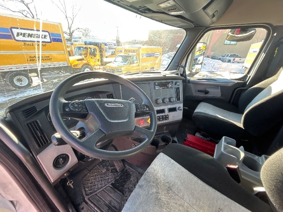 Day Cab Tractor-Heavy Duty Tractors-Freightliner-2019-T11664ST-Braintree-MA-205,628\n\t\tmiles-$ 44,750 - Image 10