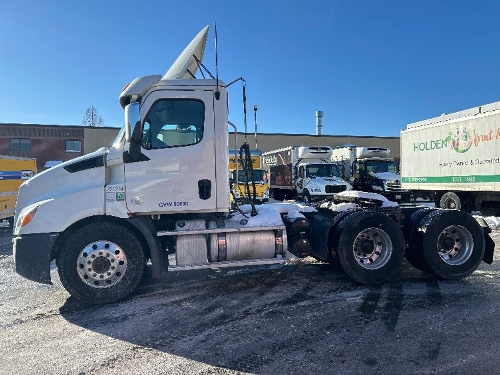 Day Cab Tractor-Heavy Duty Tractors-Freightliner-2019-T11664ST-Braintree-MA-205,628\n\t\tmiles-$ 44,750 - Image 4