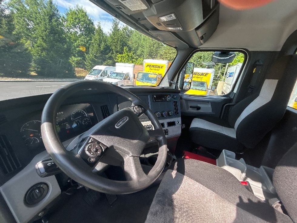 Day Cab Tractor-Heavy Duty Tractors-Freightliner-2019-T11664ST-Braintree-MA-219,109\n\t\tmiles-$ 50,000 - Image 10
