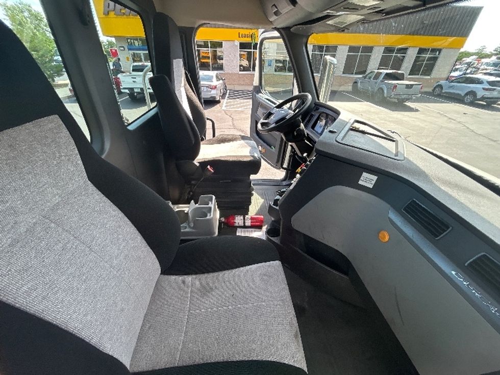 Day Cab Tractor-Heavy Duty Tractors-Freightliner-2019-T11664ST-Braintree-MA-219,109\n\t\tmiles-$ 50,000 - Image 13