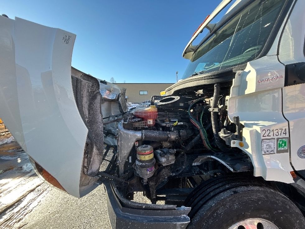 Day Cab Tractor-Heavy Duty Tractors-Freightliner-2019-T11664ST-Braintree-MA-219,109\n\t\tmiles-$ 50,000 - Image 15