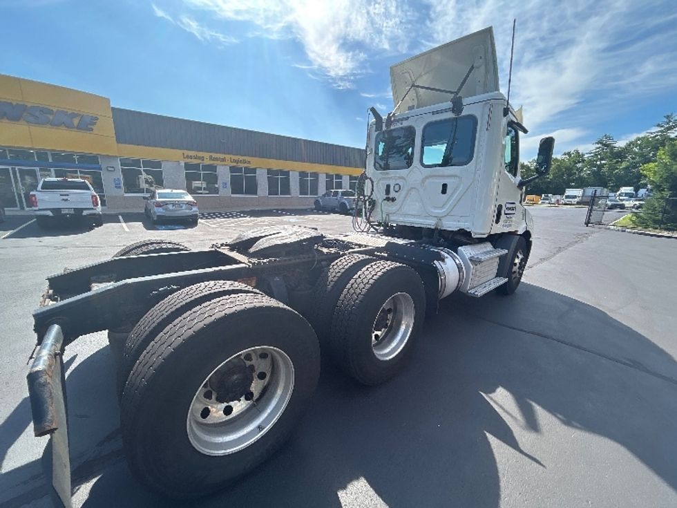 Day Cab Tractor-Heavy Duty Tractors-Freightliner-2019-T11664ST-Braintree-MA-219,109\n\t\tmiles-$ 50,000 - Image 17
