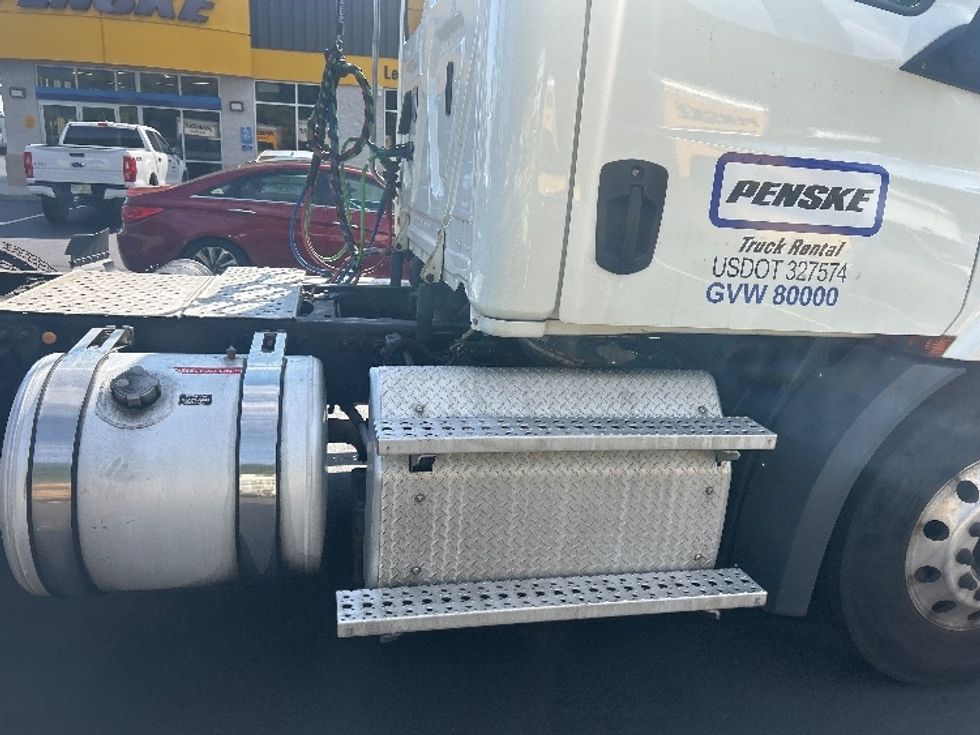 Day Cab Tractor-Heavy Duty Tractors-Freightliner-2019-T11664ST-Braintree-MA-219,109\n\t\tmiles-$ 50,000 - Image 18