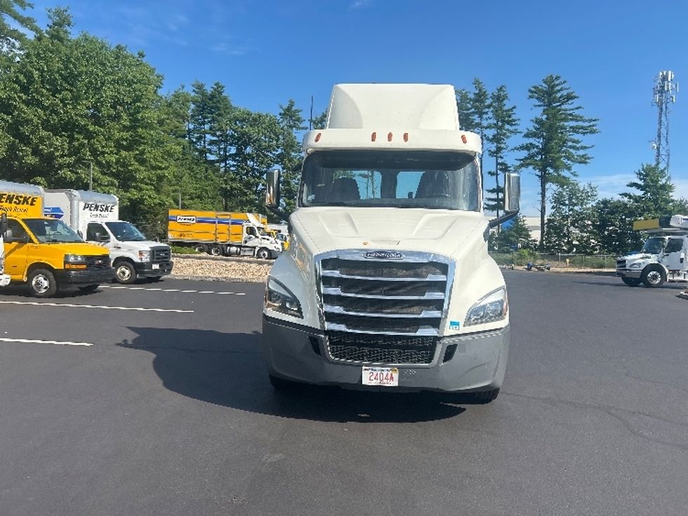Day Cab Tractor-Heavy Duty Tractors-Freightliner-2019-T11664ST-Braintree-MA-219,109\n\t\tmiles-$ 50,000 - Image 2