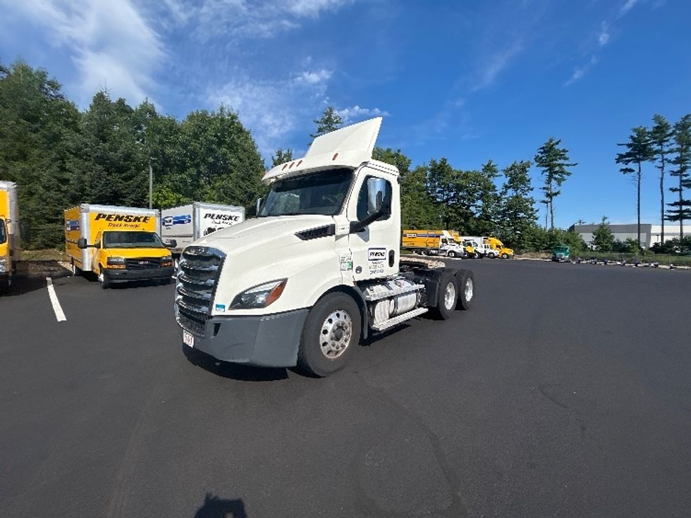 Day Cab Tractor-Heavy Duty Tractors-Freightliner-2019-T11664ST-Braintree-MA-219,109\n\t\tmiles-$ 50,000 - Image 3
