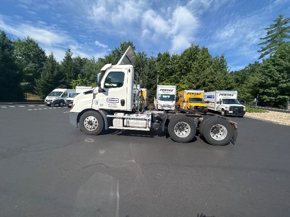 Day Cab Tractor-Heavy Duty Tractors-Freightliner-2019-T11664ST-Braintree-MA-219,109\n\t\tmiles-$ 50,000 - Image 4