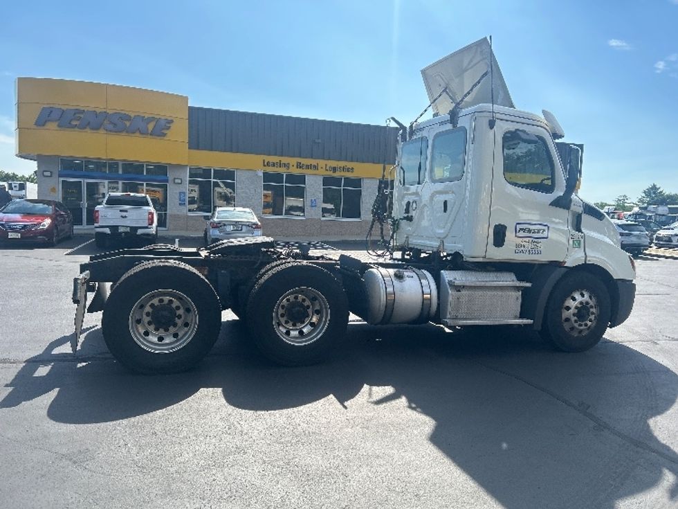 Day Cab Tractor-Heavy Duty Tractors-Freightliner-2019-T11664ST-Braintree-MA-219,109\n\t\tmiles-$ 50,000 - Image 8