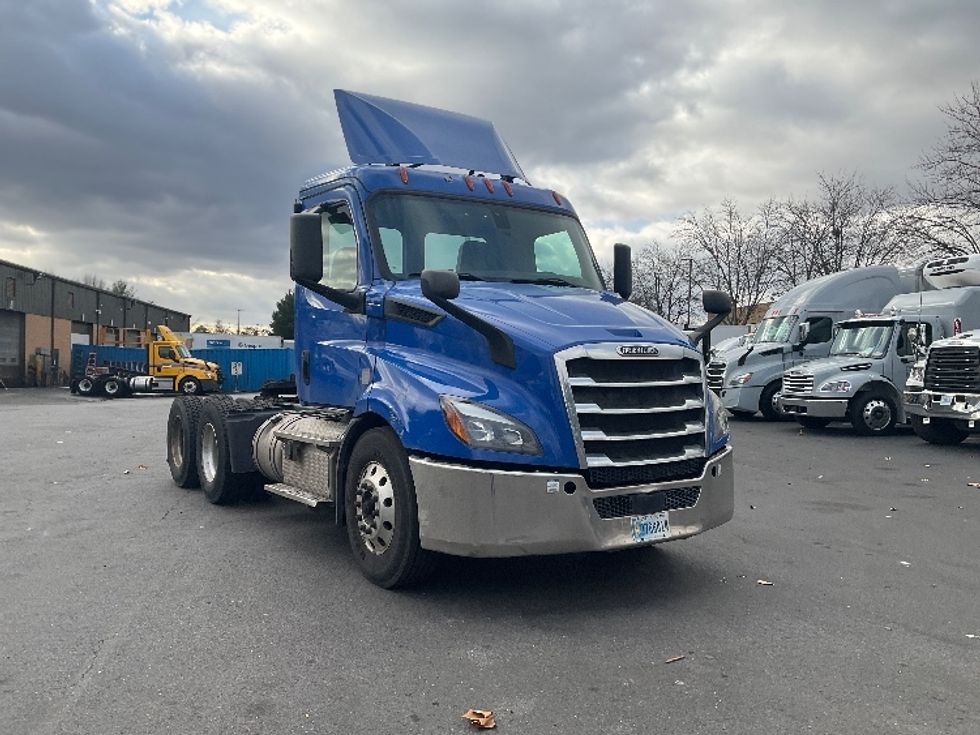 Day Cab Tractor-Heavy Duty Tractors-Freightliner-2019-T11664ST-Capitol Heights-MD-190,032\n\t\tmiles-$ 50,000 - Image 1