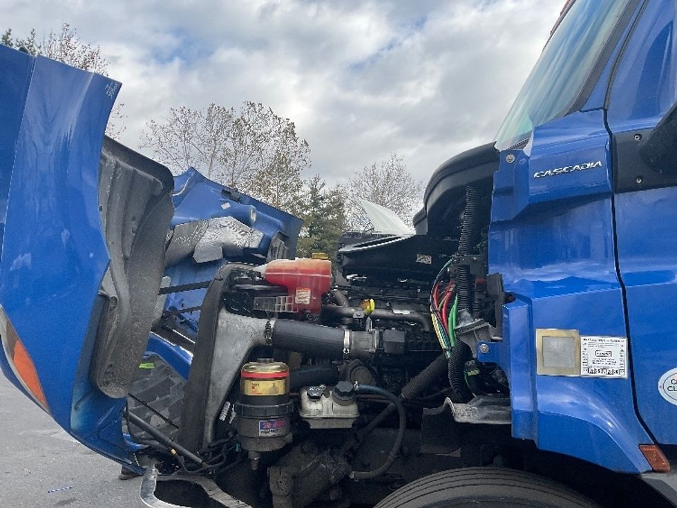 Day Cab Tractor-Heavy Duty Tractors-Freightliner-2019-T11664ST-Capitol Heights-MD-191,712\n\t\tmiles-$ 44,500 - Image 15