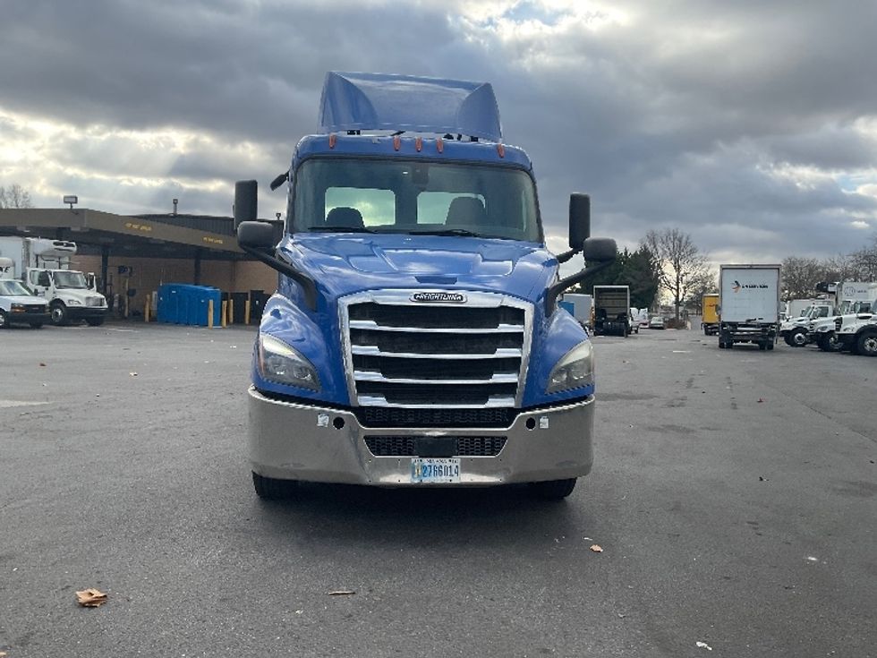 Day Cab Tractor-Heavy Duty Tractors-Freightliner-2019-T11664ST-Capitol Heights-MD-191,712\n\t\tmiles-$ 44,500 - Image 2