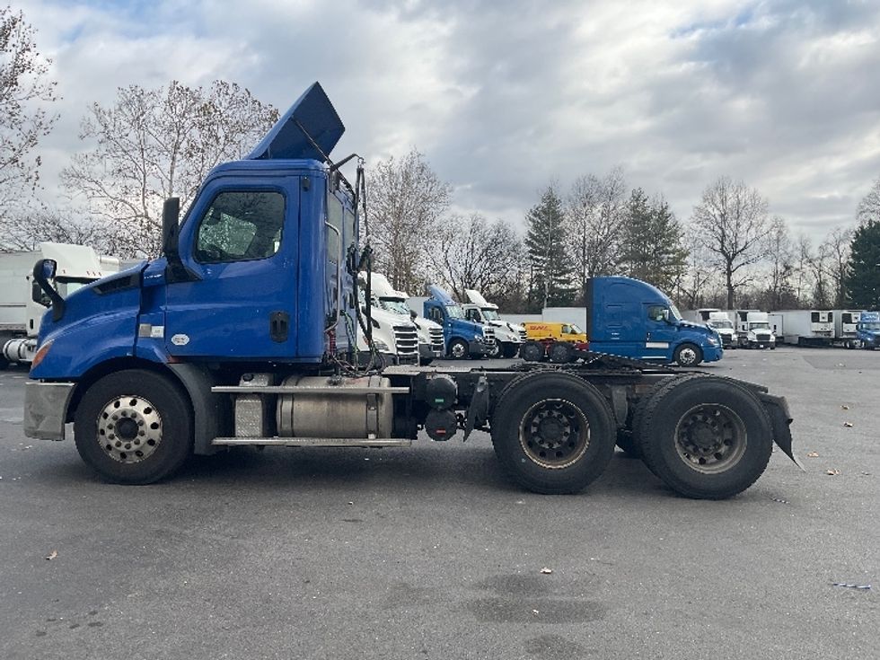 Day Cab Tractor-Heavy Duty Tractors-Freightliner-2019-T11664ST-Capitol Heights-MD-191,712\n\t\tmiles-$ 44,500 - Image 4