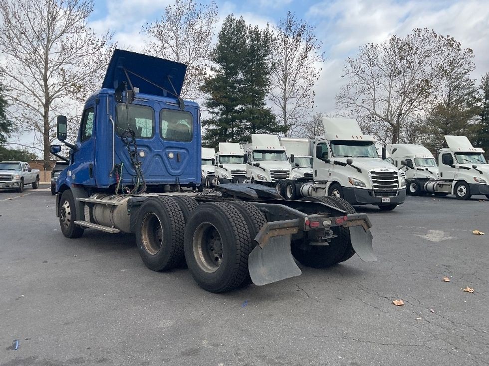 Day Cab Tractor-Heavy Duty Tractors-Freightliner-2019-T11664ST-Capitol Heights-MD-191,712\n\t\tmiles-$ 44,500 - Image 5