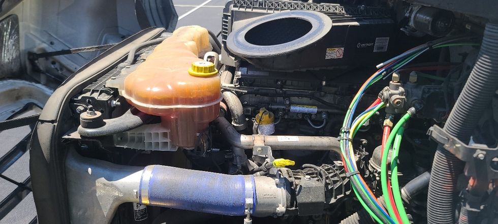 Day Cab Tractor-Heavy Duty Tractors-Freightliner-2019-T11664ST-Cleveland-TN-530,432\n\t\tmiles-$ 38,000 - Image 16