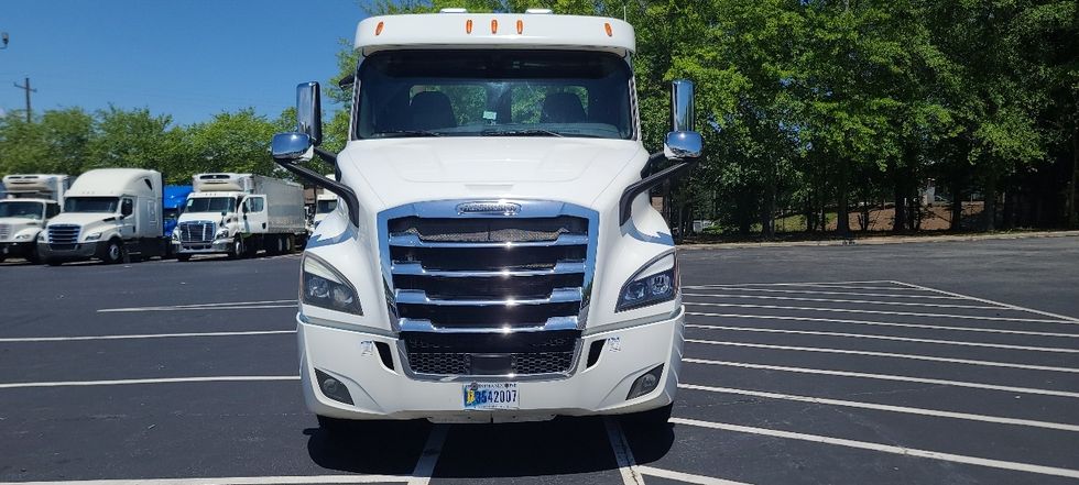 Day Cab Tractor-Heavy Duty Tractors-Freightliner-2019-T11664ST-Cleveland-TN-530,432\n\t\tmiles-$ 38,000 - Image 2