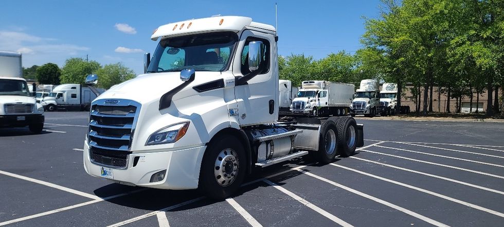 Day Cab Tractor-Heavy Duty Tractors-Freightliner-2019-T11664ST-Cleveland-TN-530,432\n\t\tmiles-$ 38,000 - Image 3