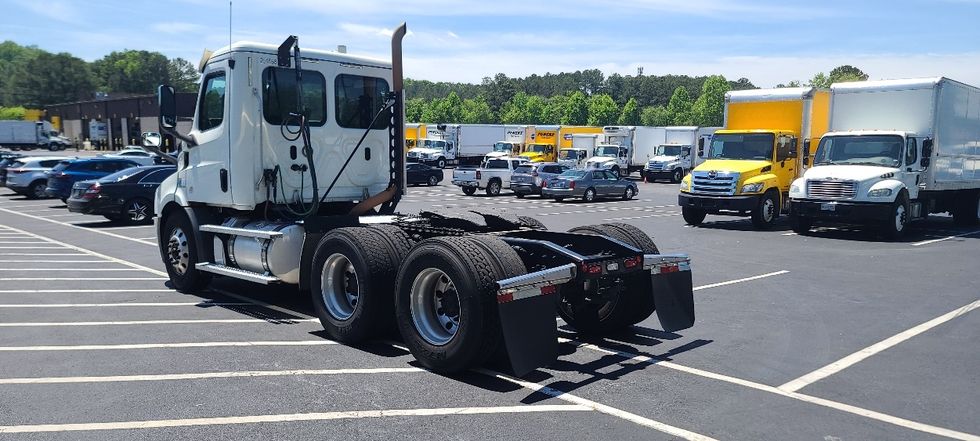 Day Cab Tractor-Heavy Duty Tractors-Freightliner-2019-T11664ST-Cleveland-TN-530,432\n\t\tmiles-$ 38,000 - Image 5
