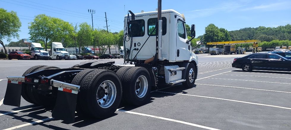 Day Cab Tractor-Heavy Duty Tractors-Freightliner-2019-T11664ST-Cleveland-TN-530,432\n\t\tmiles-$ 38,000 - Image 7