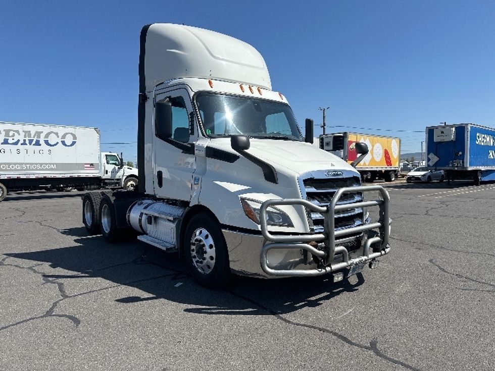 Day Cab Tractor-Heavy Duty Tractors-Freightliner-2019-T11664ST-Coburg-OR-755,522\n\t\tmiles-$ 26,250 - Image 1