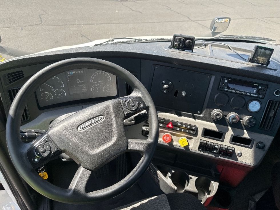 Day Cab Tractor-Heavy Duty Tractors-Freightliner-2019-T11664ST-Coburg-OR-755,522\n\t\tmiles-$ 26,250 - Image 11