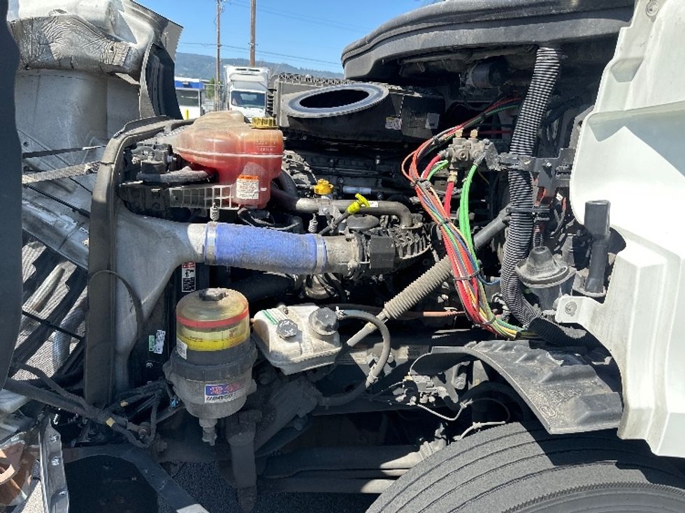 Day Cab Tractor-Heavy Duty Tractors-Freightliner-2019-T11664ST-Coburg-OR-755,522\n\t\tmiles-$ 26,250 - Image 16