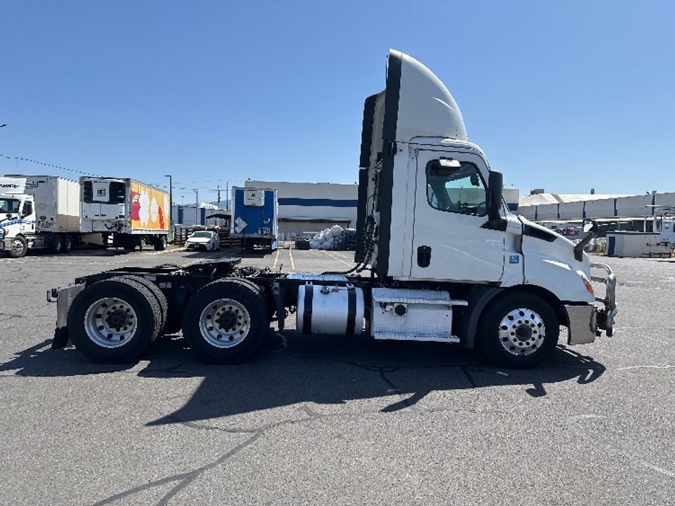 Day Cab Tractor-Heavy Duty Tractors-Freightliner-2019-T11664ST-Coburg-OR-755,522\n\t\tmiles-$ 26,250 - Image 8