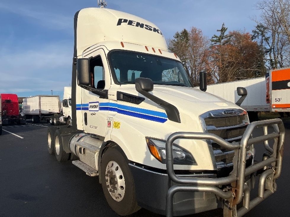 Day Cab Tractor-Heavy Duty Tractors-Freightliner-2019-T11664ST-Cranbury-NJ-628,003\n\t\tmiles-$ 30,750 - Image 1