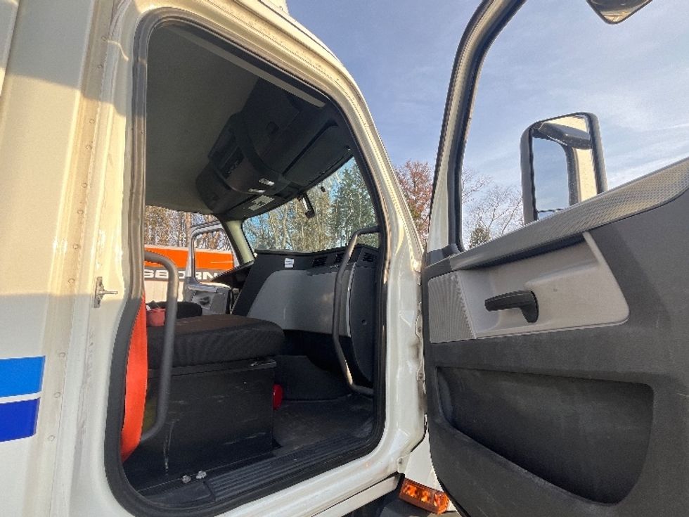 Day Cab Tractor-Heavy Duty Tractors-Freightliner-2019-T11664ST-Cranbury-NJ-628,003\n\t\tmiles-$ 30,750 - Image 11