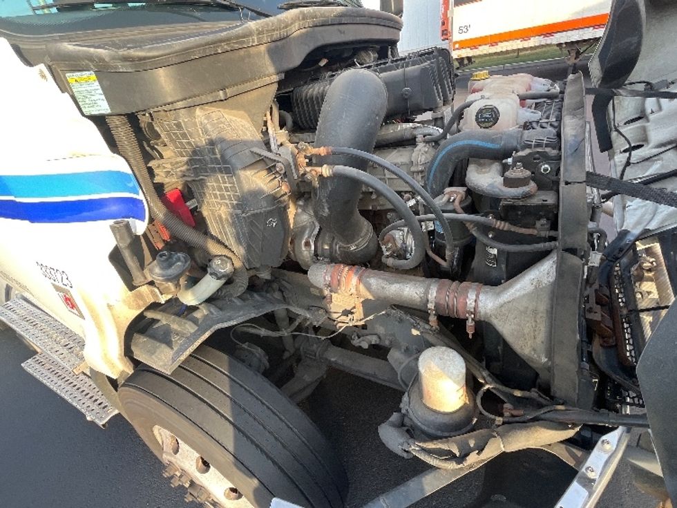 Day Cab Tractor-Heavy Duty Tractors-Freightliner-2019-T11664ST-Cranbury-NJ-628,003\n\t\tmiles-$ 30,750 - Image 14