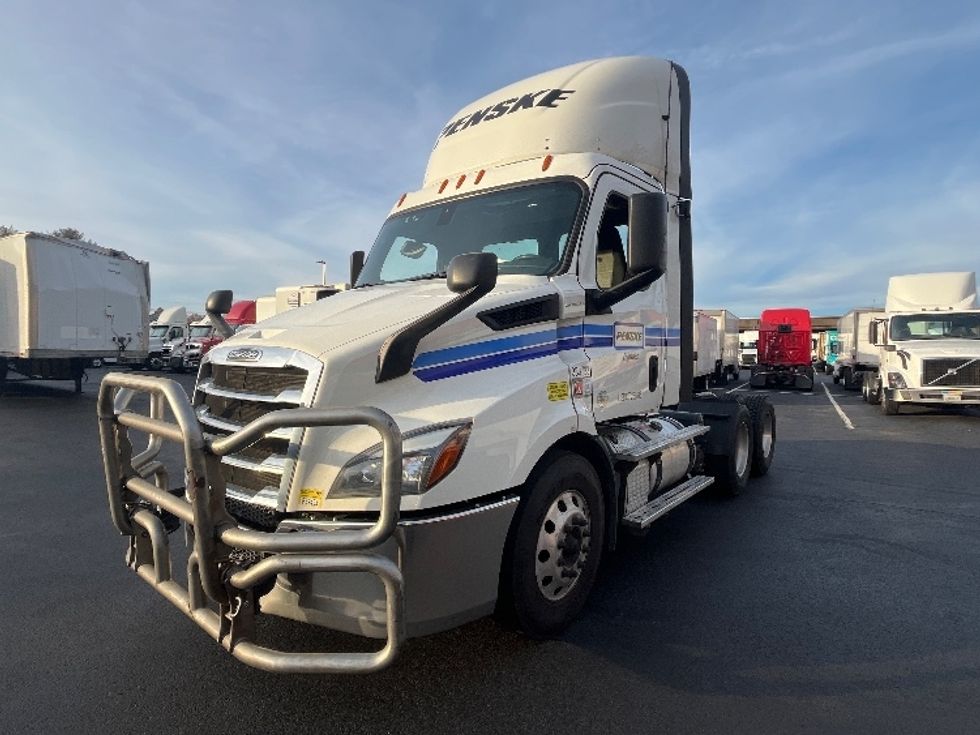 Day Cab Tractor-Heavy Duty Tractors-Freightliner-2019-T11664ST-Cranbury-NJ-628,003\n\t\tmiles-$ 30,750 - Image 3