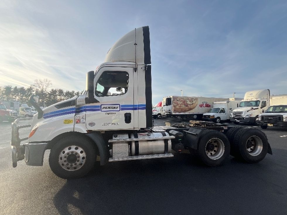 Day Cab Tractor-Heavy Duty Tractors-Freightliner-2019-T11664ST-Cranbury-NJ-628,003\n\t\tmiles-$ 30,750 - Image 4