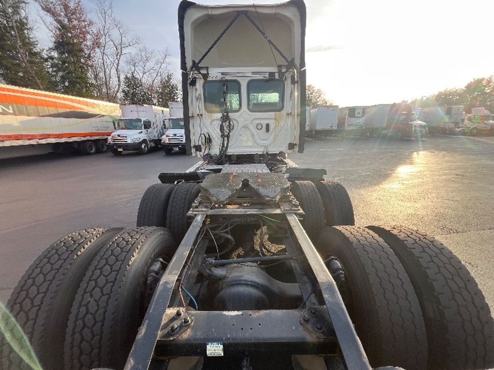 Day Cab Tractor-Heavy Duty Tractors-Freightliner-2019-T11664ST-Cranbury-NJ-628,003\n\t\tmiles-$ 30,750 - Image 6