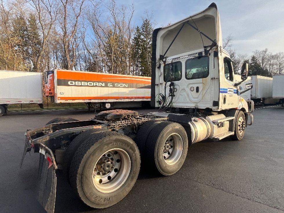 Day Cab Tractor-Heavy Duty Tractors-Freightliner-2019-T11664ST-Cranbury-NJ-628,003\n\t\tmiles-$ 30,750 - Image 7