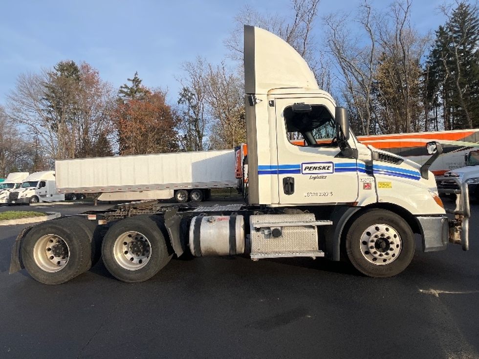 Day Cab Tractor-Heavy Duty Tractors-Freightliner-2019-T11664ST-Cranbury-NJ-628,003\n\t\tmiles-$ 30,750 - Image 8