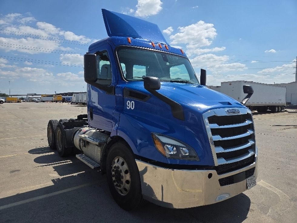 Day Cab Tractor-Heavy Duty Tractors-Freightliner-2019-T11664ST-Dallas-TX-167,049\n\t\tmiles-$ 59,000 - Image 1