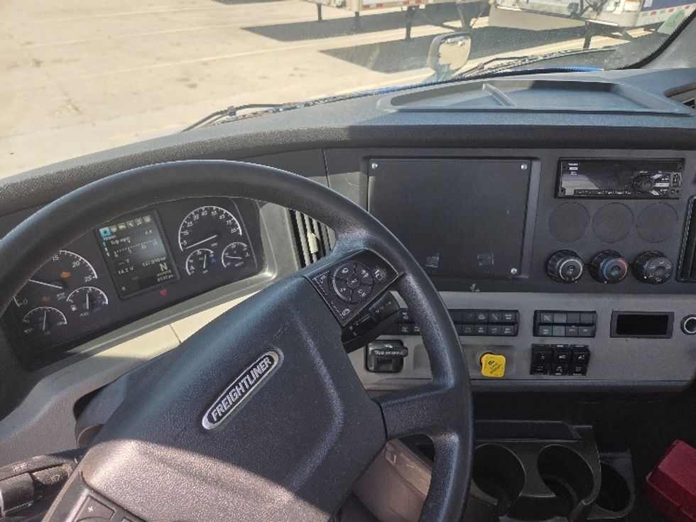 Day Cab Tractor-Heavy Duty Tractors-Freightliner-2019-T11664ST-Dallas-TX-167,049\n\t\tmiles-$ 59,000 - Image 11