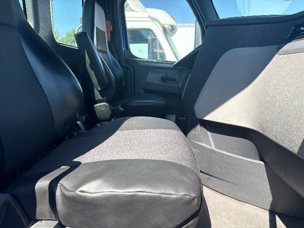 Day Cab Tractor-Heavy Duty Tractors-Freightliner-2019-T11664ST-Dallas-TX-167,049\n\t\tmiles-$ 59,000 - Image 12