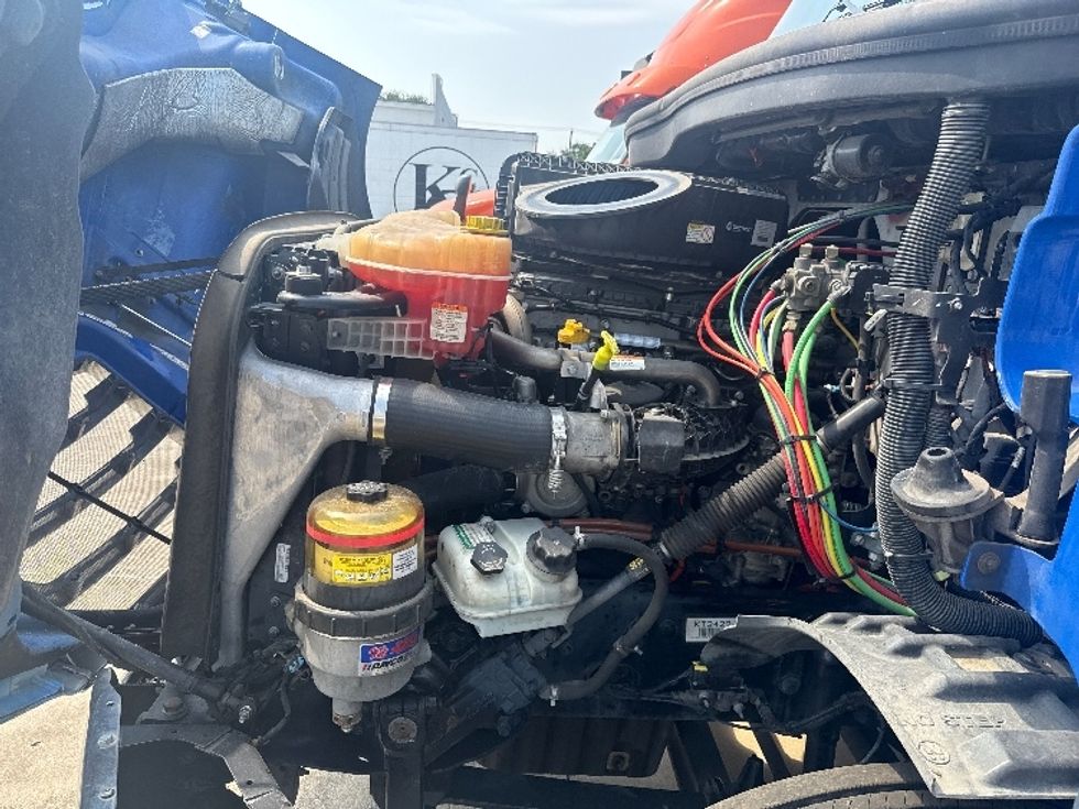 Day Cab Tractor-Heavy Duty Tractors-Freightliner-2019-T11664ST-Dallas-TX-167,049\n\t\tmiles-$ 59,000 - Image 16