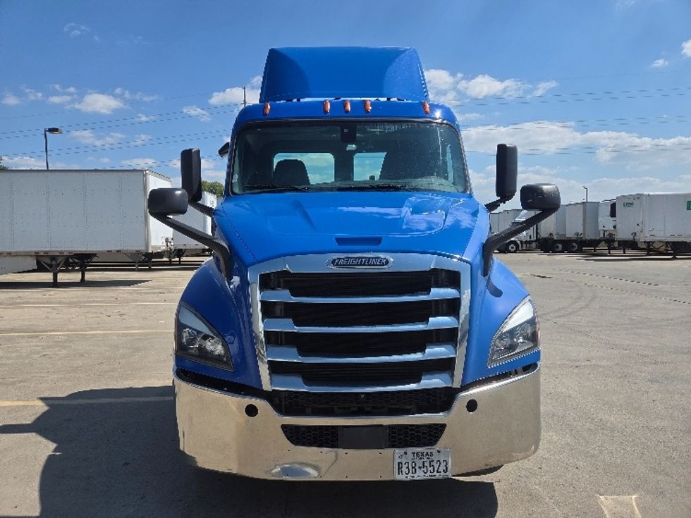 Day Cab Tractor-Heavy Duty Tractors-Freightliner-2019-T11664ST-Dallas-TX-167,049\n\t\tmiles-$ 59,000 - Image 2