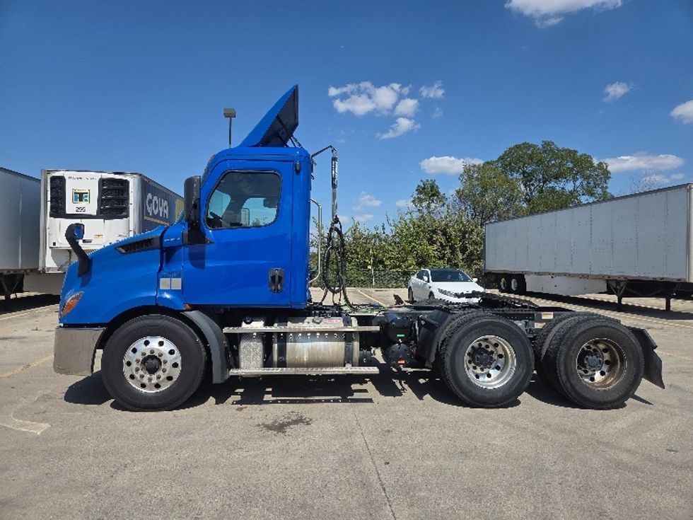 Day Cab Tractor-Heavy Duty Tractors-Freightliner-2019-T11664ST-Dallas-TX-167,049\n\t\tmiles-$ 59,000 - Image 4